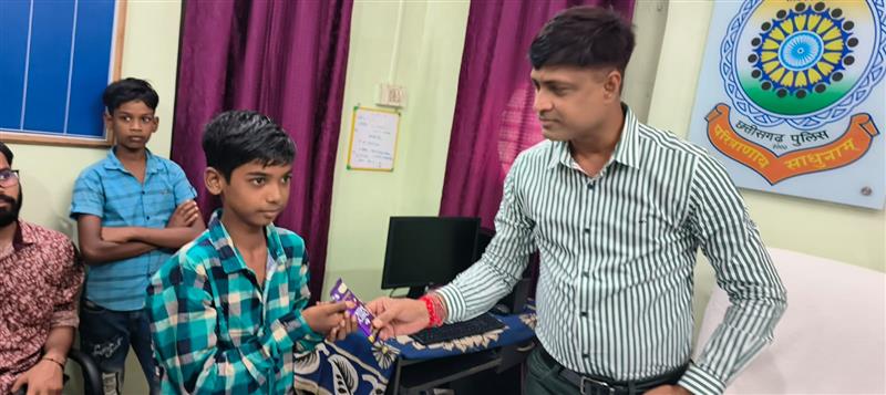 सुपेला थाना पुलिस ने बीते 25 जुलाई को फरीदनगर से  हुए लापता , बच्चे को सकुशल भिलाई नगर रेलवे स्टेशन के समीप से किया बरामद, बरामदगी की जानकारी सुपेला थाना प्रभारी दुर्गेश शर्मा ने दी
