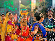 गरबा के धुन पर जमकर थिरके भक्त