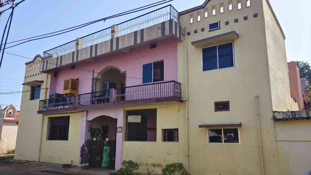 निगम कर्मचारी की बच्ची की इलाज के दौरान मौत, सिर पर लगी चोट, पुलिस ने कहा मौत का  मामला स्पष्ट नहीं....