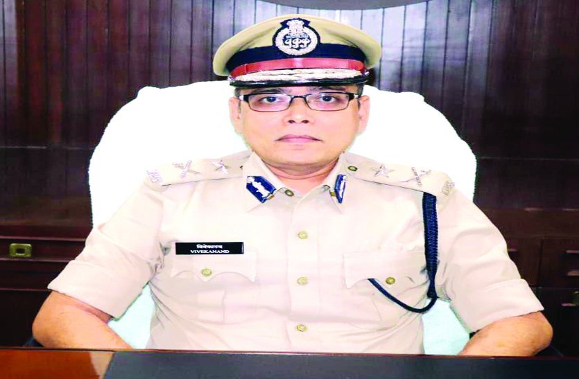 दुर्ग रेंज आईजी विवेकानन्द सिन्हा ने नक्सलियों को मुख्य धारा से जुड़ने की अपील ।