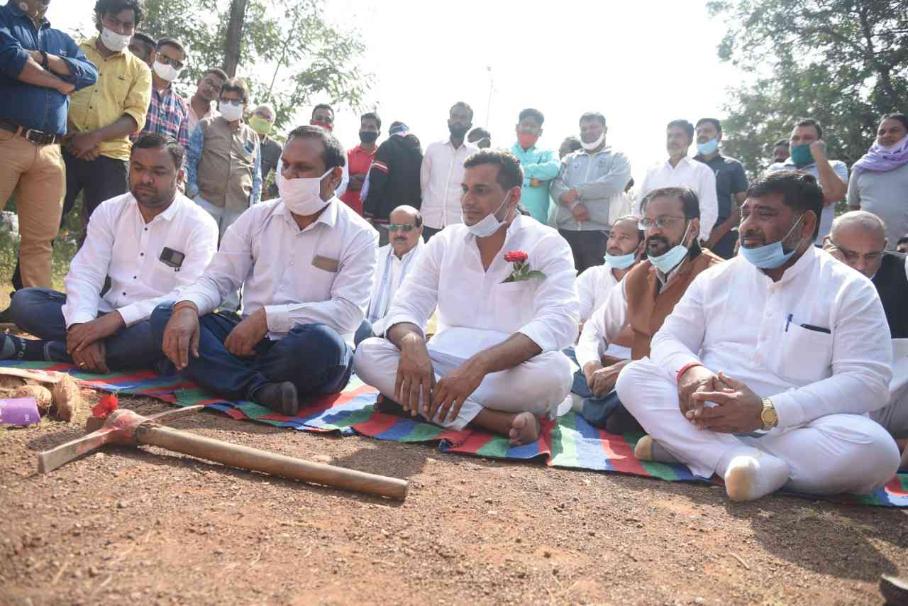 यादव समाज की वर्षो पुरानी मांग हुई पूरी, 28.50 लाख की लागत से सेक्टर 6 में बनेगा डोमशेेड,मेयर देवेंद्र यादव ने किया भूमिपूजन.....