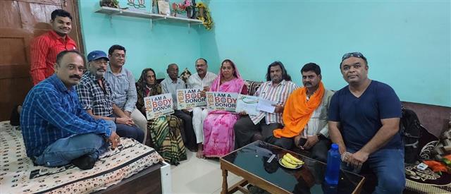 भाजपा अध्यक्ष ने की बड़ी घोषणा, मृत्यु के उपरांत करेंगे देह का दान, परिवारों के साथ देहदान का लिया संकल्प।