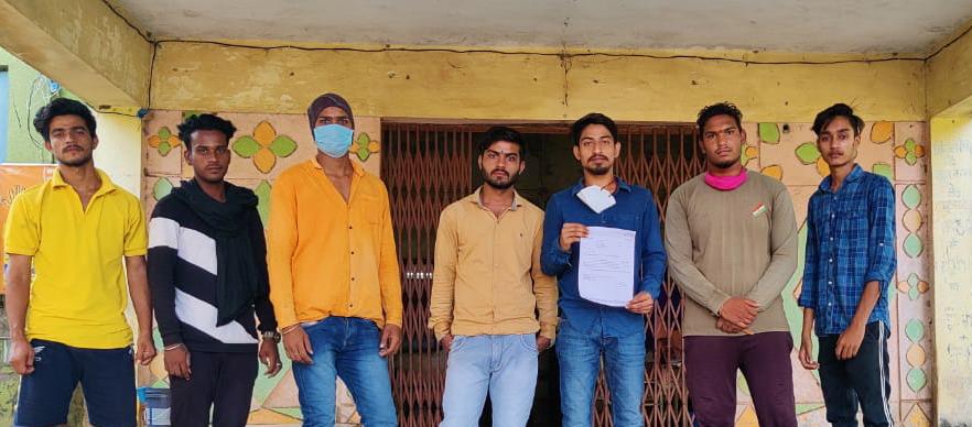 अत्यधिक बिजली कटौती एवं लो वोल्टेज की समस्या के निराकरण कि मांग को लेकर जोगी कांग्रेस विधानसभा उपाध्यक्ष उमेश निर्मलकर के नेतृत्व में नगर वासी पहुंचे जामुल बिजली विभाग के कार्यालय.…..