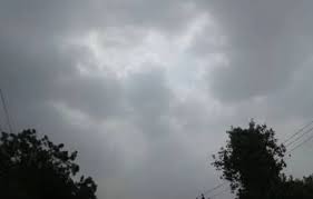 पश्चिमी विक्षोभ ने फिर बदला मौसम, आज कई शहरों में हो सकती बारिश 
