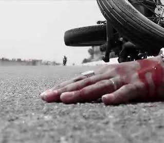 हेलमेट की लापरवाही से हुई युवक की मौत, डिवाइडर से जाकर टकराई बाइक