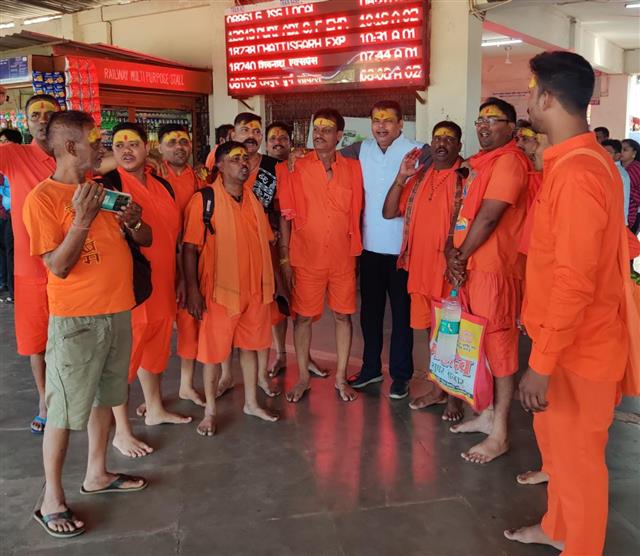 बागेश्वर सरकार की मंजूरी मिलते ही आशीर्वाद के लिए बाबा धाम के लिए बोल बम समिति रवाना, दया सिंह ने कहा- तैयारी शुरू हो गई है, बाबा का आशीर्वाद जरूरी है
