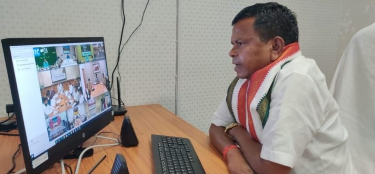 मदिरा की अवैध बिक्री पर रोक लगाने चलाए अभियान : मंत्री कवासी लखमा सीमावर्ती इलाकों में विशेष निगरानी के निर्देश राज्य के परिवहन चौकियों पर स्थापित होगा आबकारी चेक-पोस्ट। 

 