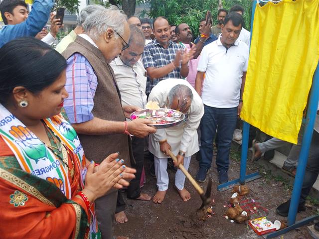 79 लाख से बनेगा शौचालय, सड़क, नाली और मंच शेड, दुर्ग ग्रामीण विधायक एवं कैबिनेट मंत्री ताम्रध्वज साहू ने निर्माण कार्य का किया भूमि पूजन , बीस वर्ष पुराने और आज के रिसाली में आया बदलाव 