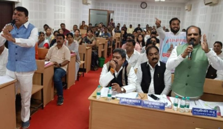 भिलाई : दया सिंह ने सफाई और निगम की आर्थिक संकट का मुद्दा उठाया, शहर सरकार को हर मोर्चे पर घेरा

....