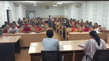 घर घर जाकर बनाया जाएगा आयुष्मान कार्ड, आंगनबाड़ी कार्यकर्ताओं को दी गई जिम्मेदारी, कार्यकर्ताओं की निगम सभागार में हुई बैठक