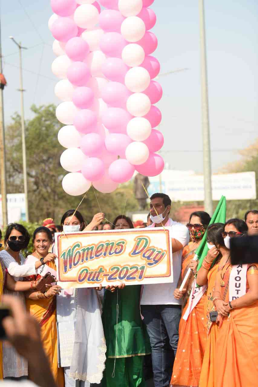 अंतरराष्ट्रीय महिला दिवस पर विधायक  देवेंद्र यादव की अनुठी पहल
 महिलाओं के साथ  स्कूटी रैली निकाल कर जागरुकता का दिया संदेश..........