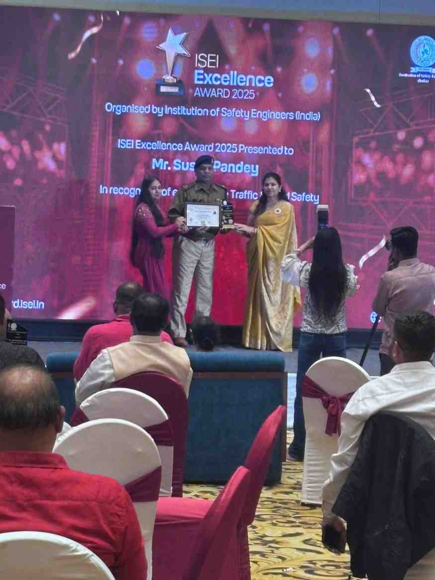 ड्यूटी में सजगता और कर्तव्यनिष्ठा के लिए ASI सुशील पांडे सम्मानित, यातायात पुलिस दुर्ग की सराहना