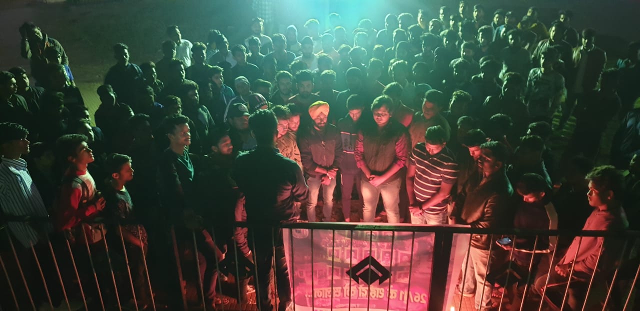 दुर्ग जिला NSUI कार्यकारी अध्यक्ष गुरलीन सिंह के नेतृत्व में 26/11 मुंबई आतंकी हमलों में मारे गए शहीदों को दी गई भावभीनी श्रद्धांजलि