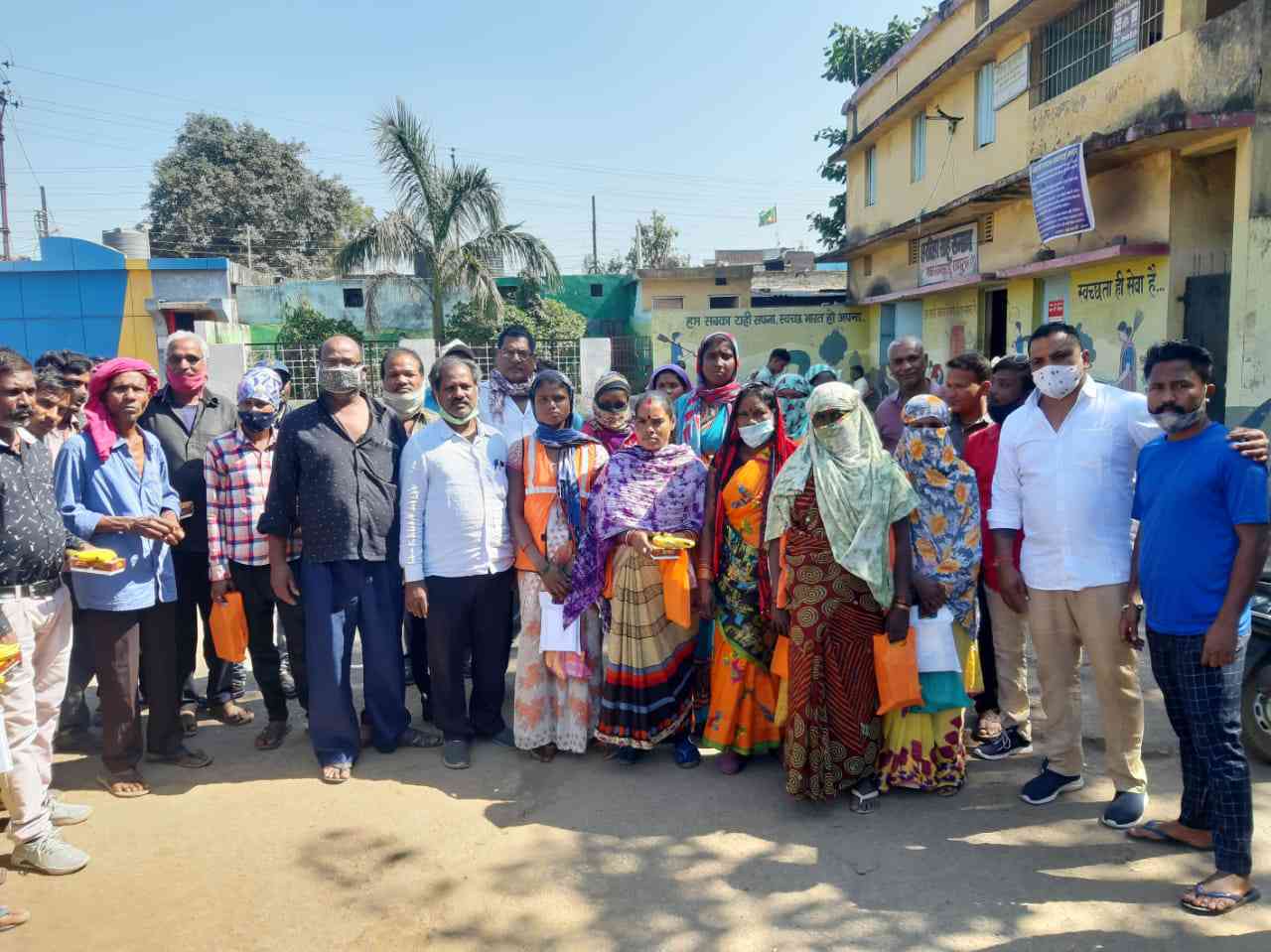 झिलमिलाते दीपों की रोशनी से प्रकाशित ये दीप उत्सव आपके घर में सुख,शांति, समृद्धि और
आनंद ले कर आए..