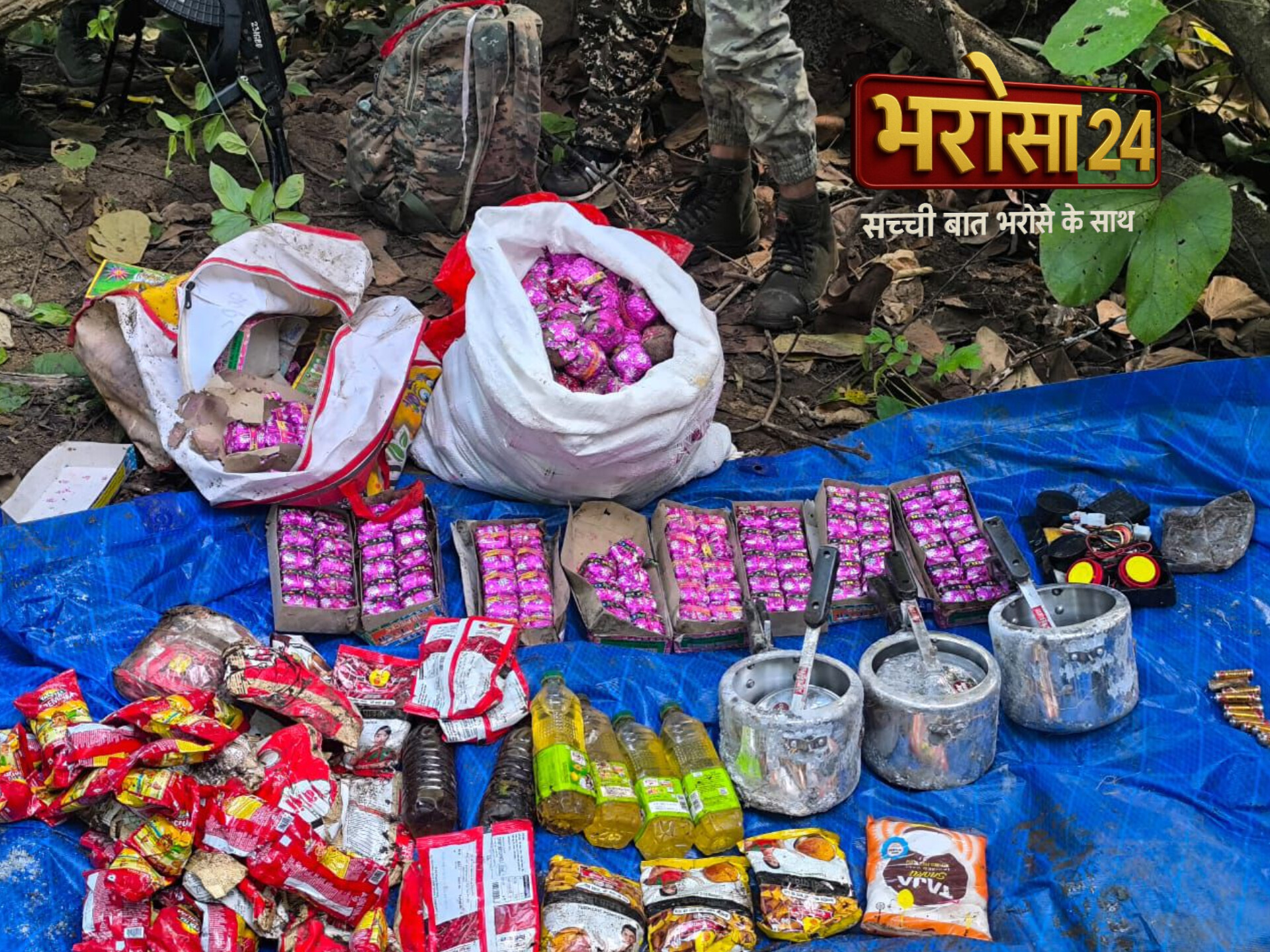 गरियाबंद के जंगल में पुलिस की बड़ी कामयाबी  नक्सलियों के तीन ठिकानों से भारी मात्रा में विस्फोटक और सामग्री बरामद