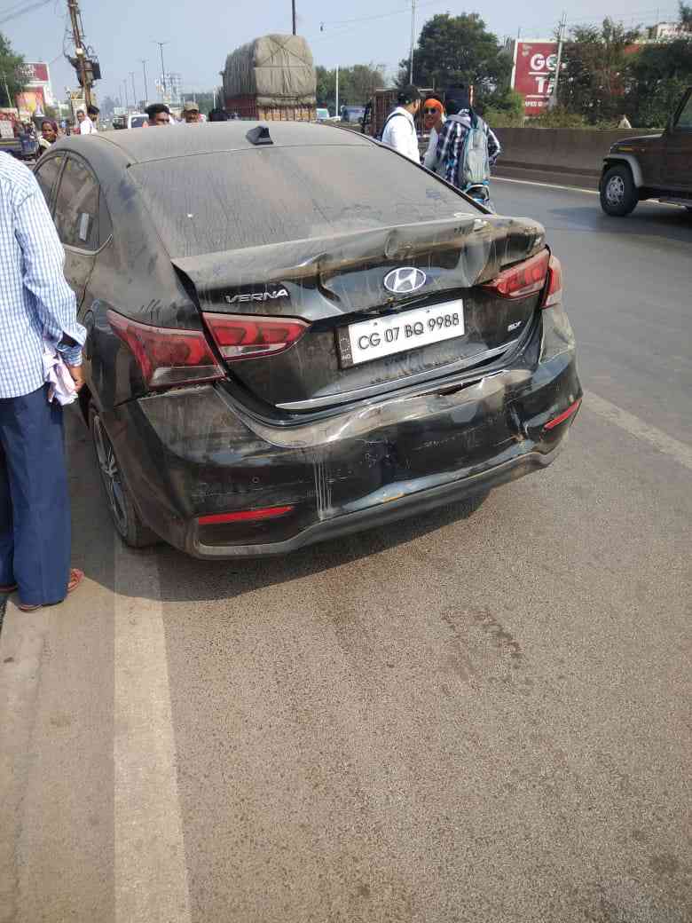 सिटी बस ने कार को मारी टक्कर, मुख्यमंत्री निवास के समीप की घटना