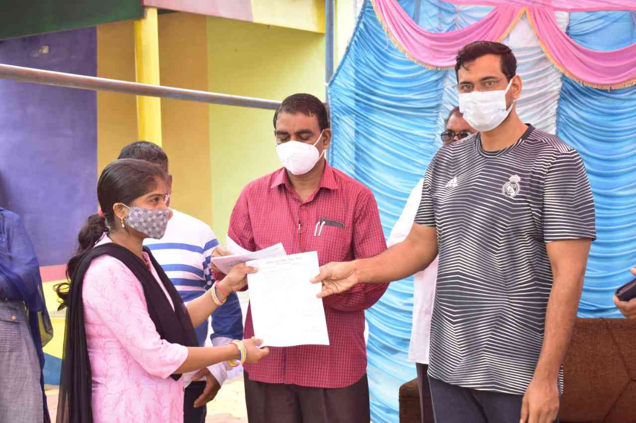 पौनी पसारी योजना अंतर्गत विधायक ने हितग्राहियों को सौंपा आबंटन पत्र.........