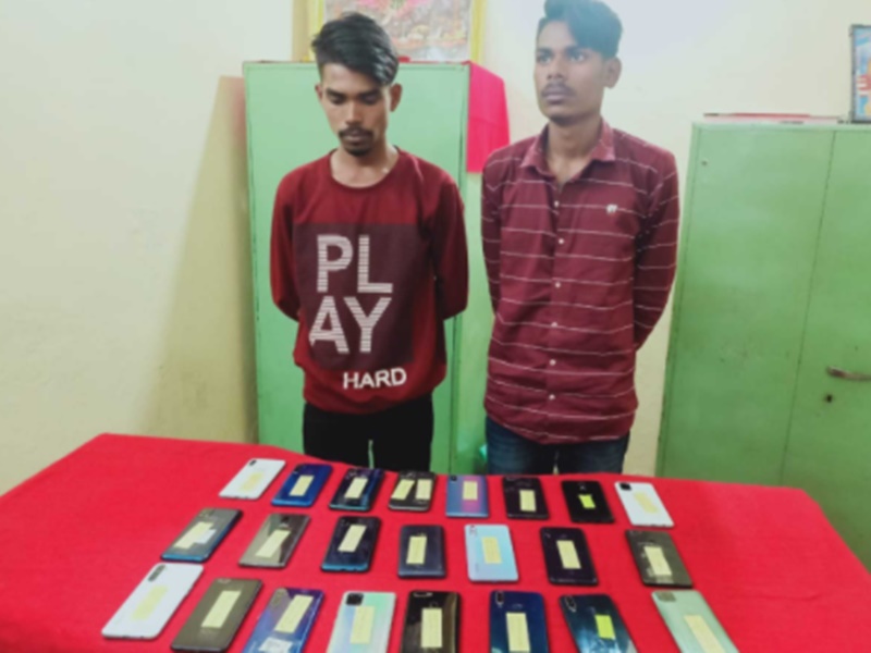 रायपुर में दोपहिया वाहन में घूम-घूम कर मोबाइल लूटने वाले दो आरोपी गिरफ्तार