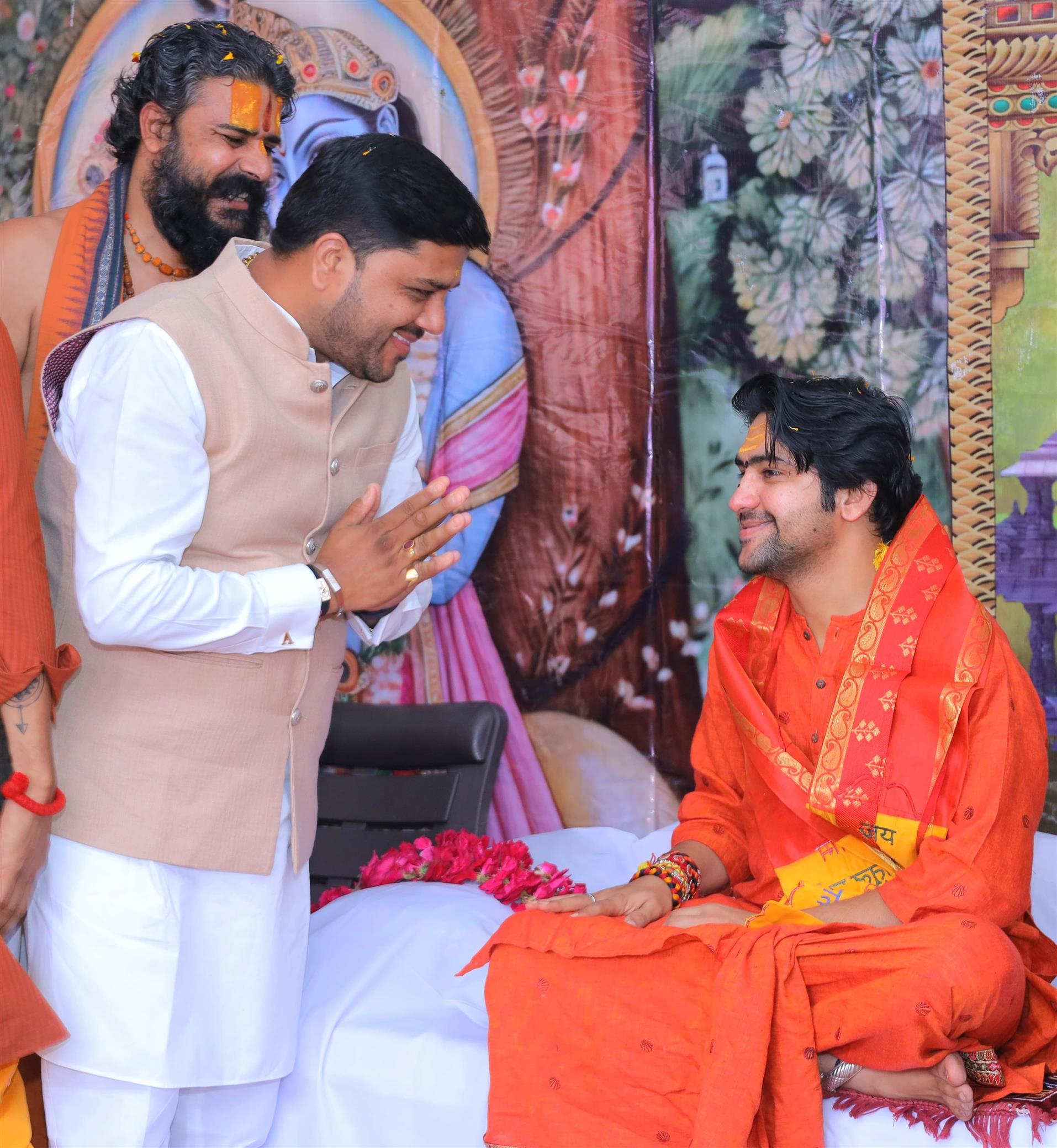 भिलाई केन डू पर्वत फाउंडेशन का अंग वस्त्र भेंट कर उनका आशीर्वाद प्राप्त किया।